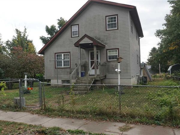 407 E Elm St, Lone Tree, IA 52755