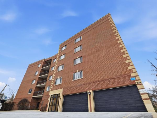 1649 Ashland Avenue, Unit 501, Des Plaines, IL 60016