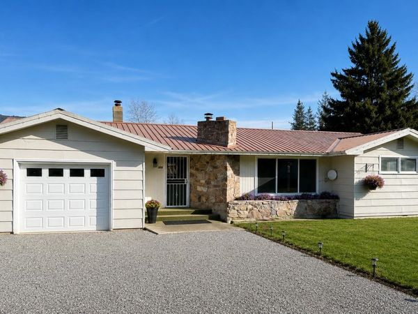 105 S 7th Ave, Ione, WA 99139