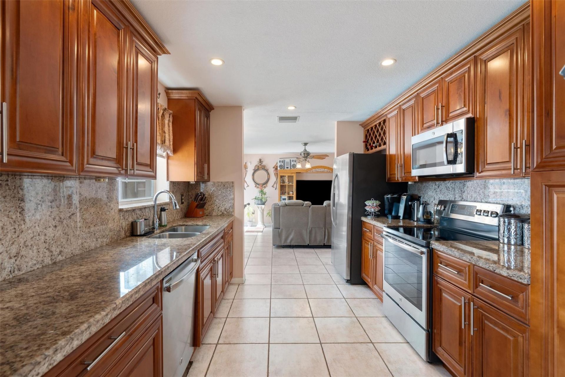 961 SW 98th Avenue, Pembroke Pines, FL 33025 Photo