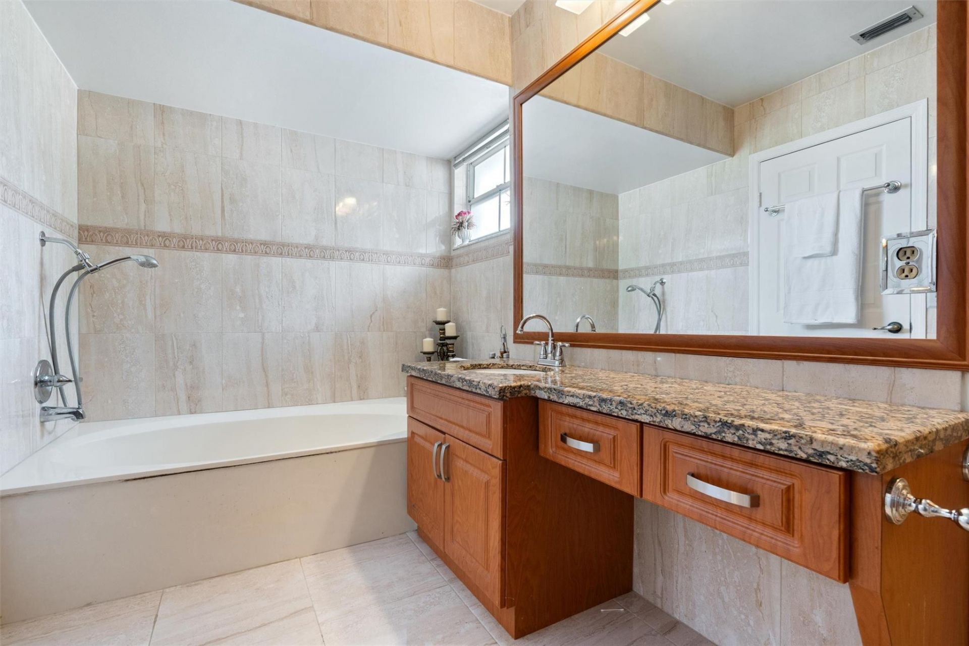 961 SW 98th Avenue, Pembroke Pines, FL 33025 Photo