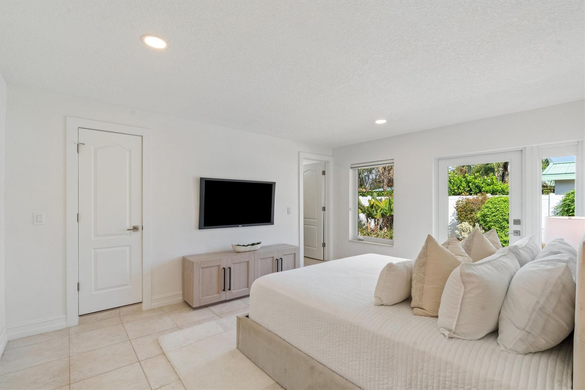 1967 Ocean Mist Drive, Lauderdale by the Sea, FL 33062 Photo