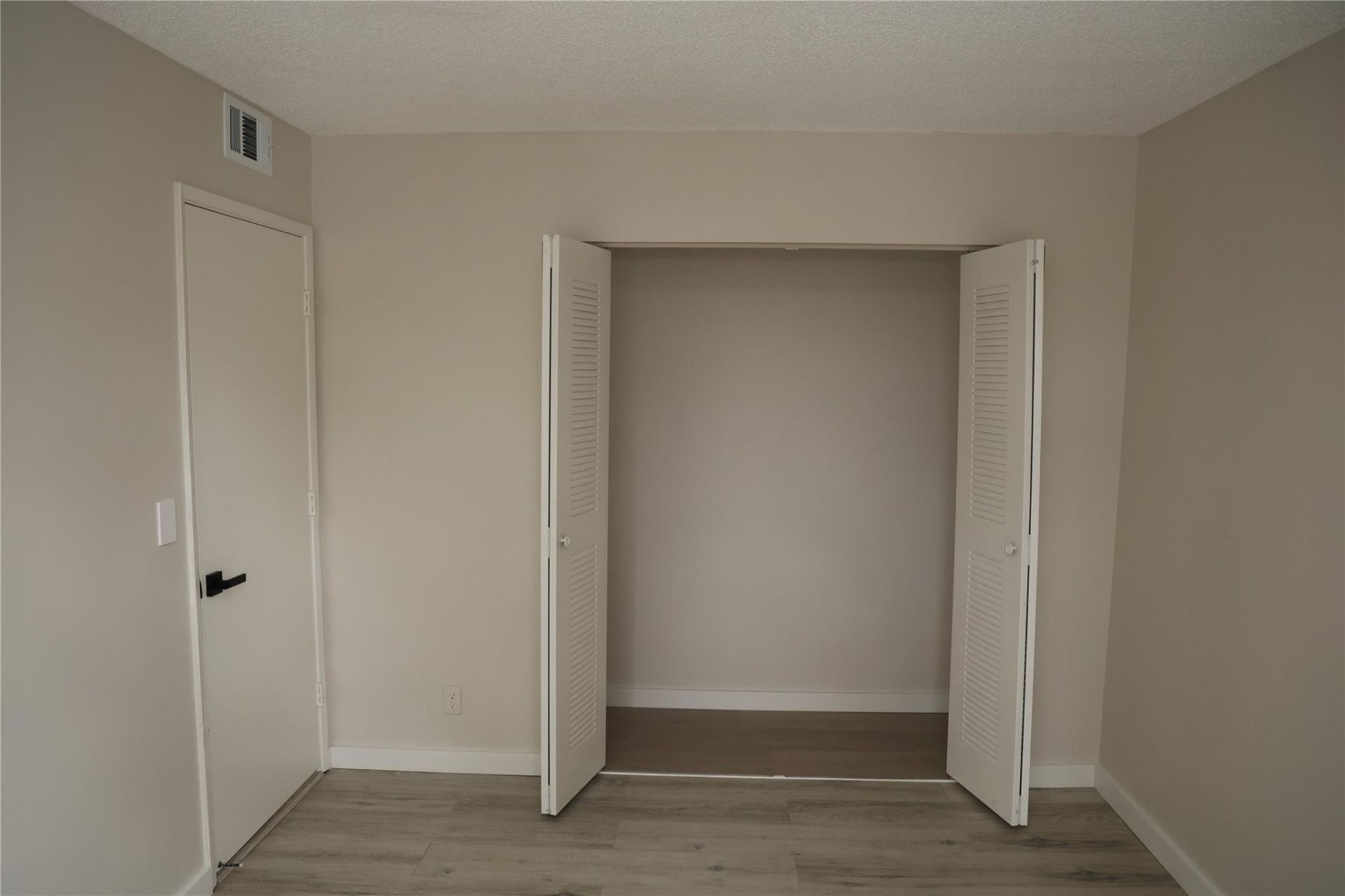 2228 N Cypress Bend Drive, Unit 407, Pompano Beach, FL 33069 Photo