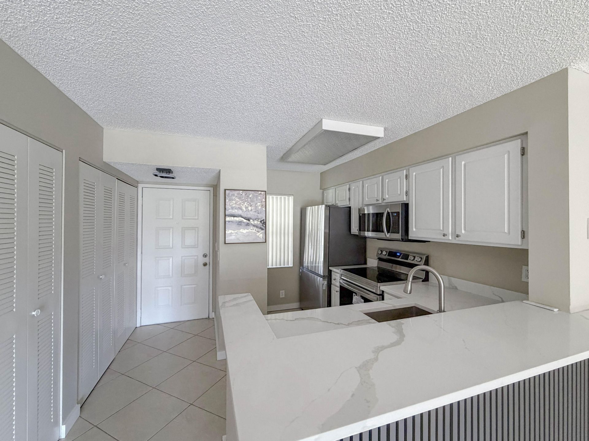 2228 N Cypress Bend Drive, Unit 407, Pompano Beach, FL 33069 Photo