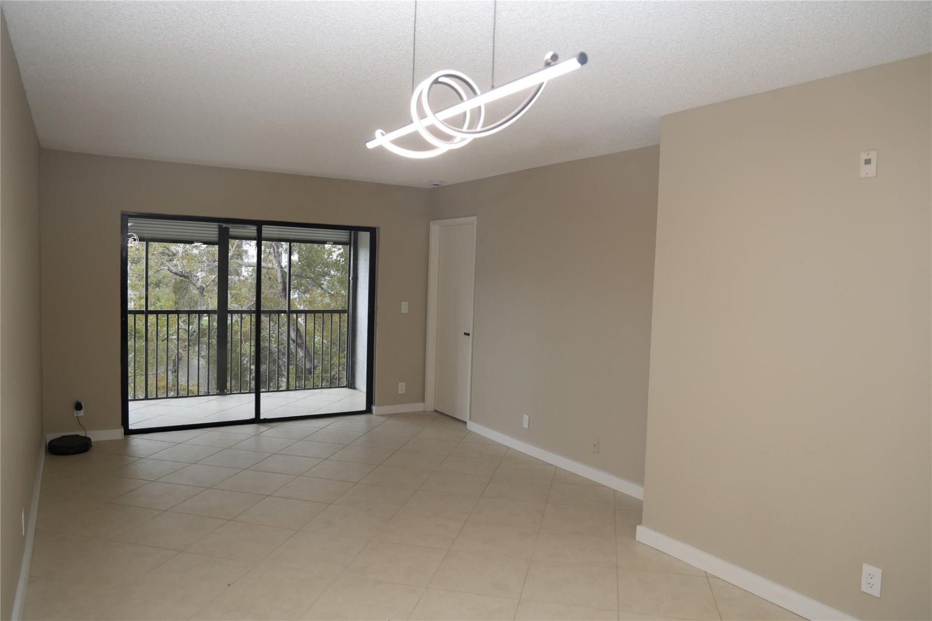 2228 N Cypress Bend Drive, Unit 407, Pompano Beach, FL 33069 Photo