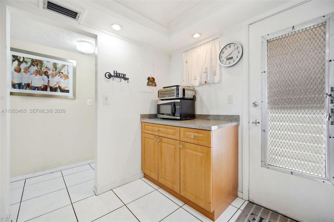 410 NW 68th Ave , Unit 401, Plantation, FL 33317 Photo