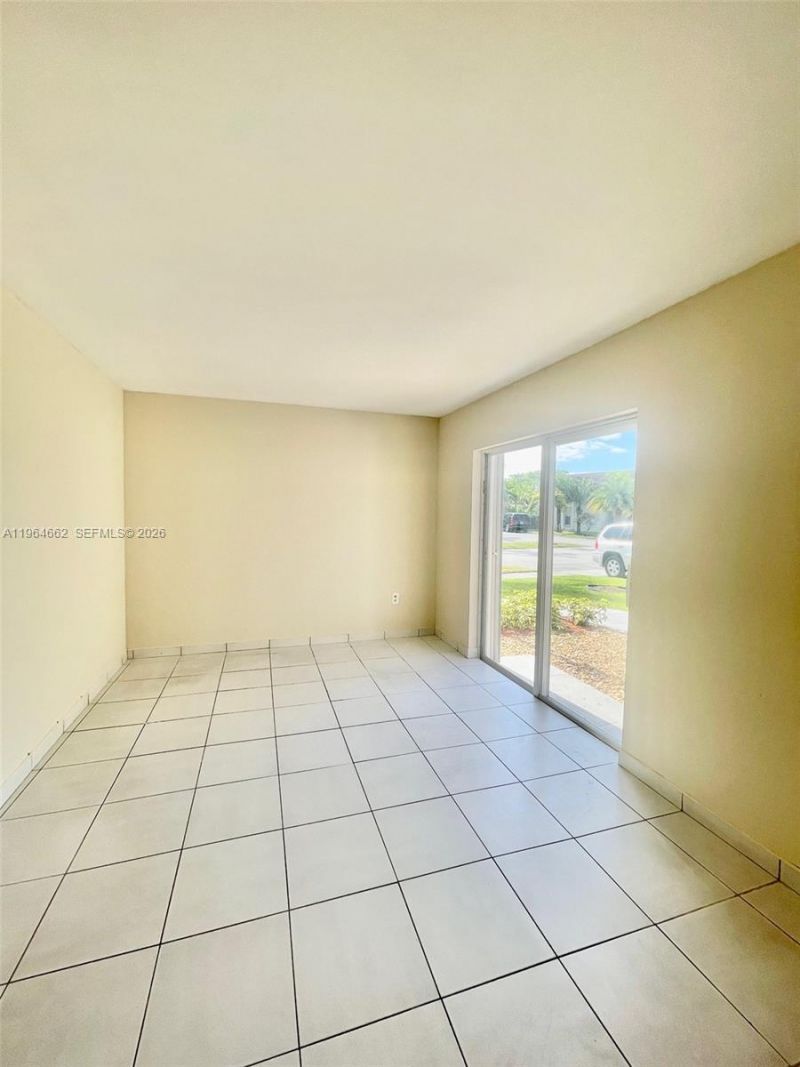 922 NW 106th Ave Cir, Unit 922, Miami, FL 33172 Photo
