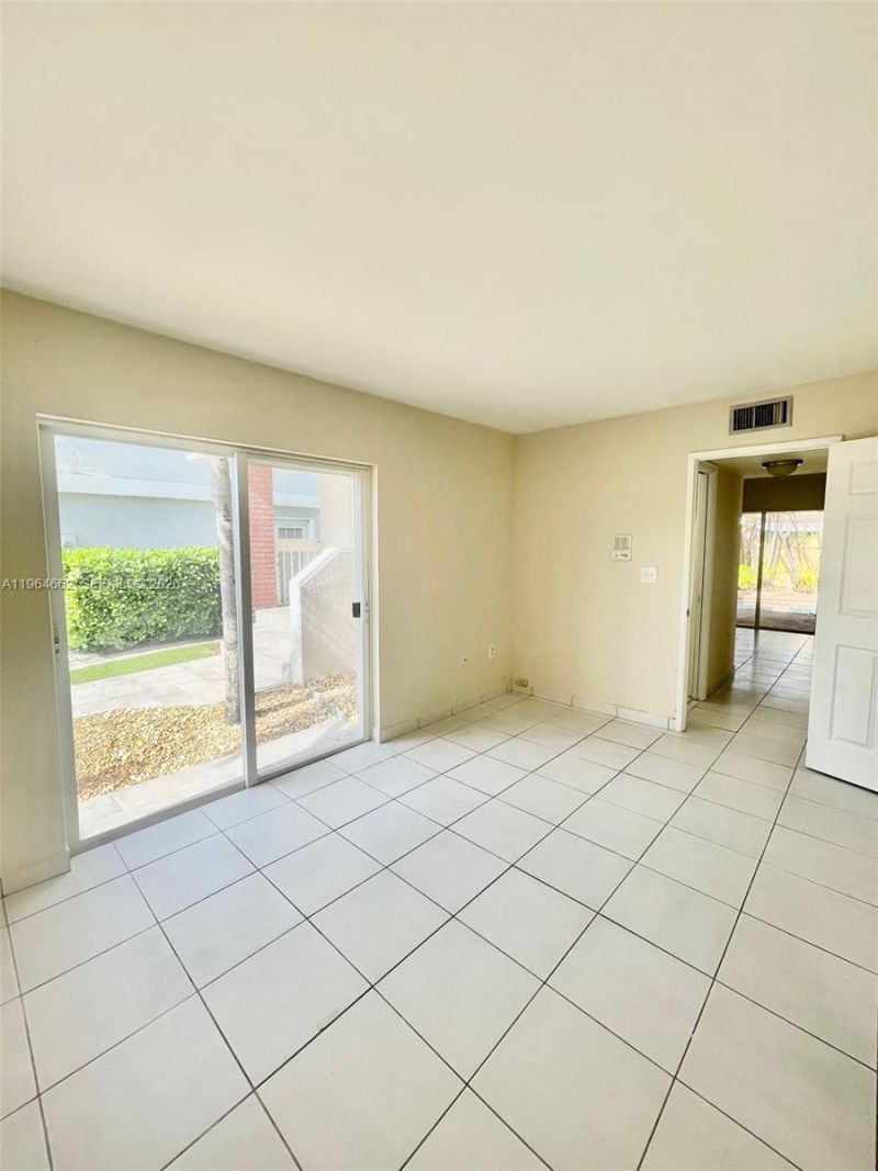 922 NW 106th Ave Cir, Unit 922, Miami, FL 33172 Photo