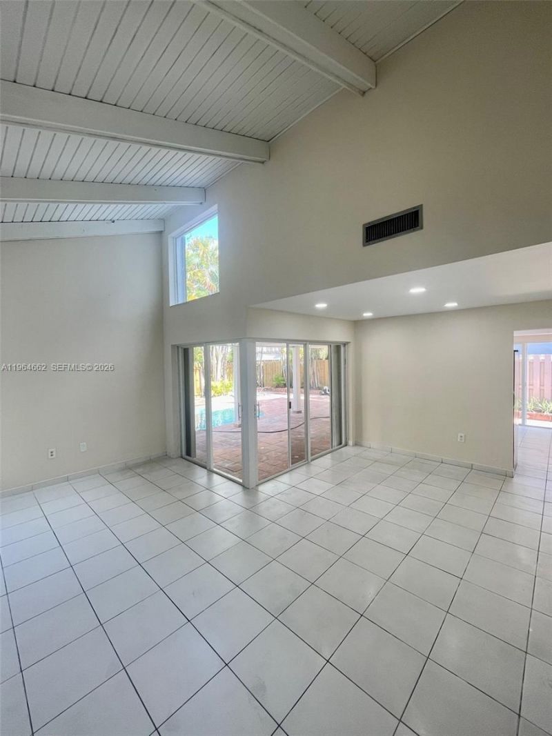 922 NW 106th Ave Cir, Unit 922, Miami, FL 33172 Photo