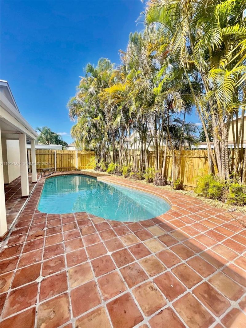 922 NW 106th Ave Cir, Unit 922, Miami, FL 33172 Photo