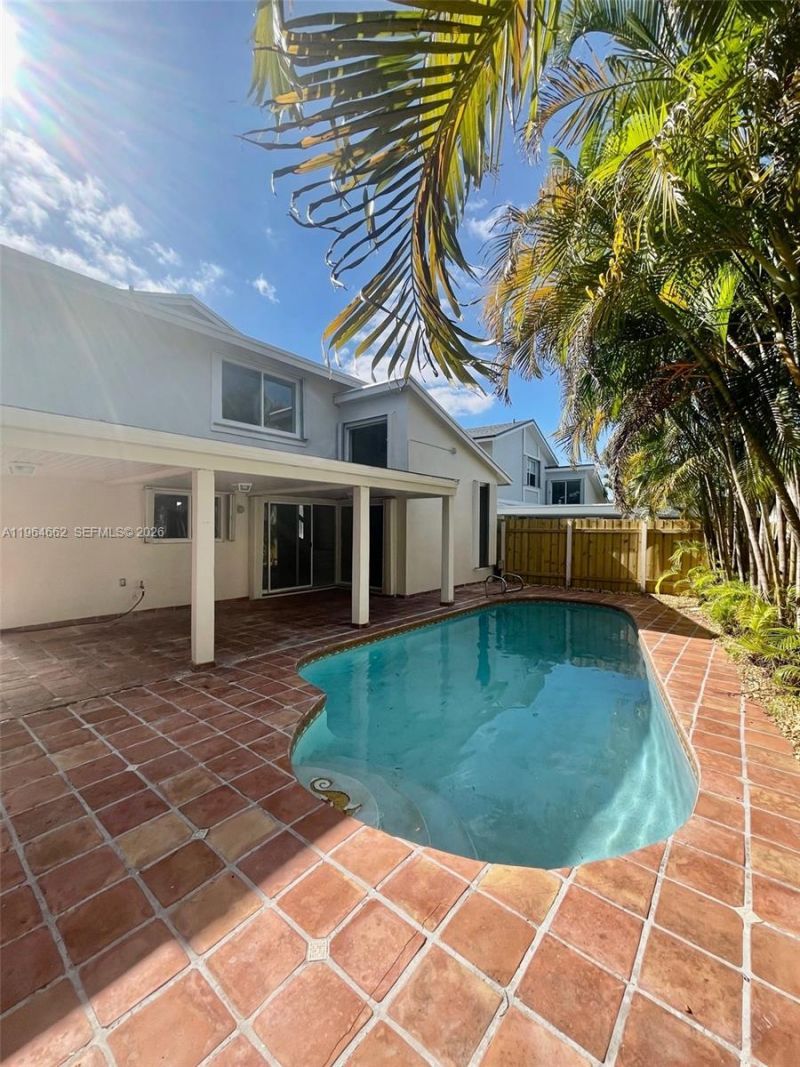 922 NW 106th Ave Cir, Unit 922, Miami, FL 33172 Photo