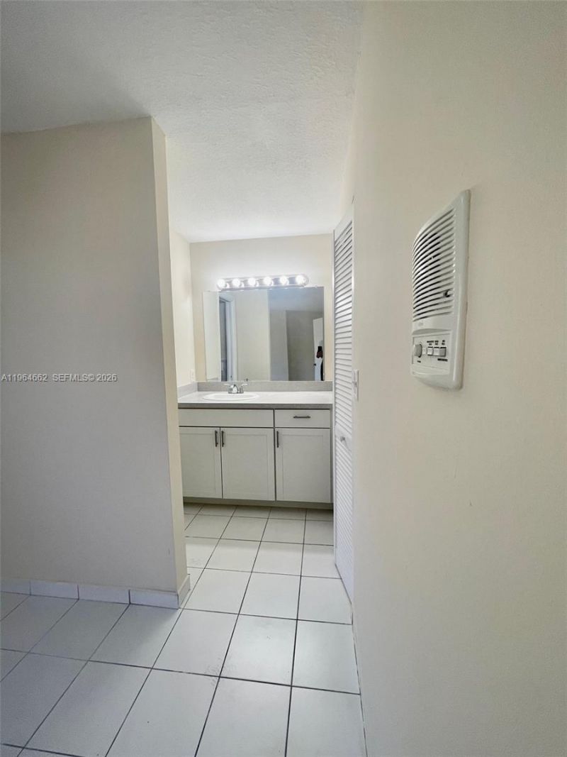 922 NW 106th Ave Cir, Unit 922, Miami, FL 33172 Photo