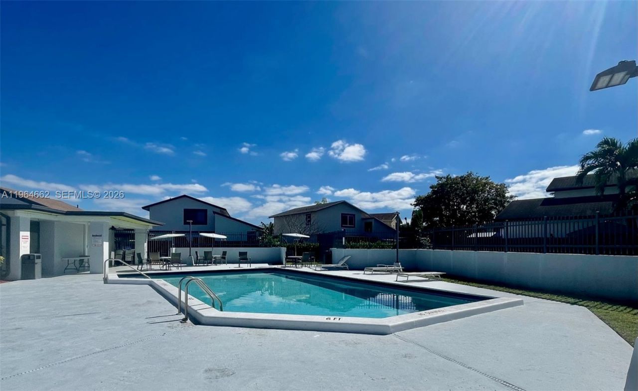 922 NW 106th Ave Cir, Unit 922, Miami, FL 33172 Photo