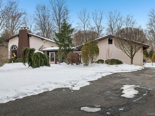 37 Bridle Path, Nissequogue, NY 11780