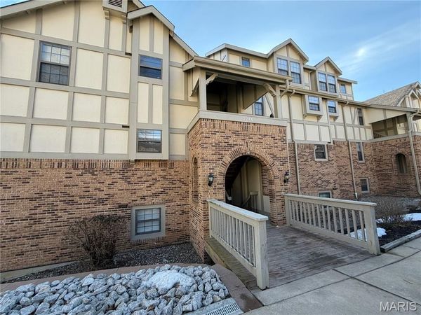 2244 Canyonlands Drive, Unit D, Maryland Heights, MO 63043