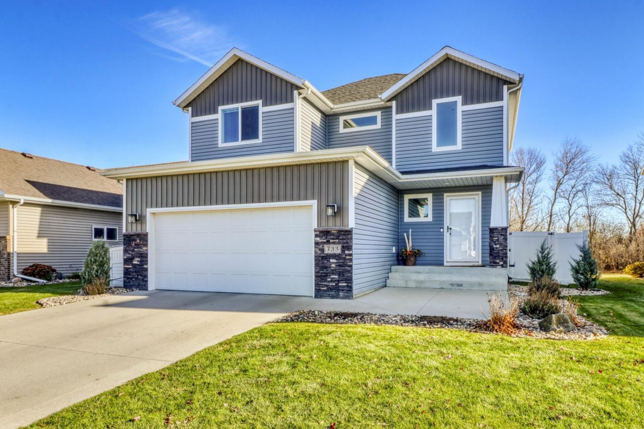 733 Albert Drive W, West Fargo, ND 58078 Main Photo