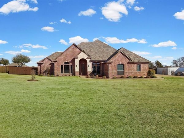 1920 Willow Bend Drive, Oak Leaf, TX 75154