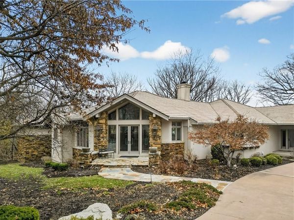 11615 Mohawk Lane, Leawood, KS 66211