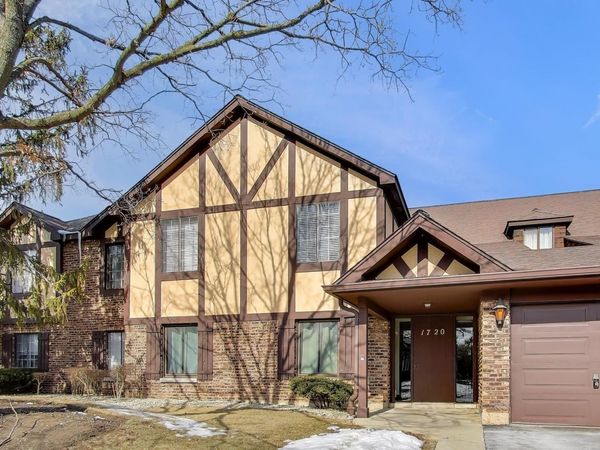 1720 Lakecliffe Drive, Unit A, Wheaton, IL 60189