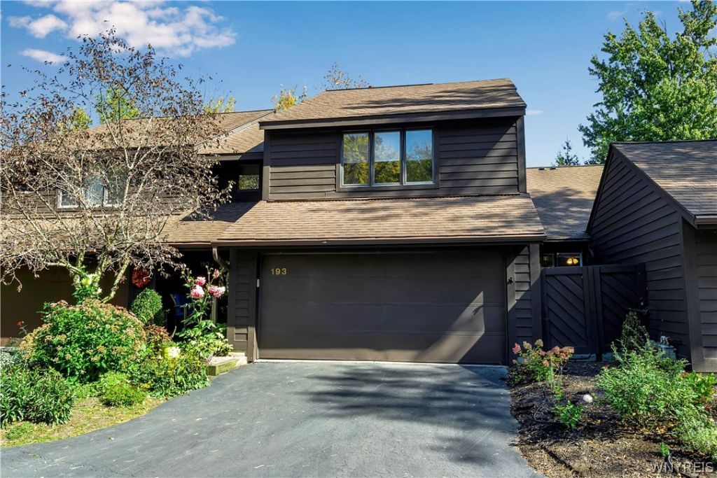 193 Breezewood Common, Amherst, NY 14051 Main Photo