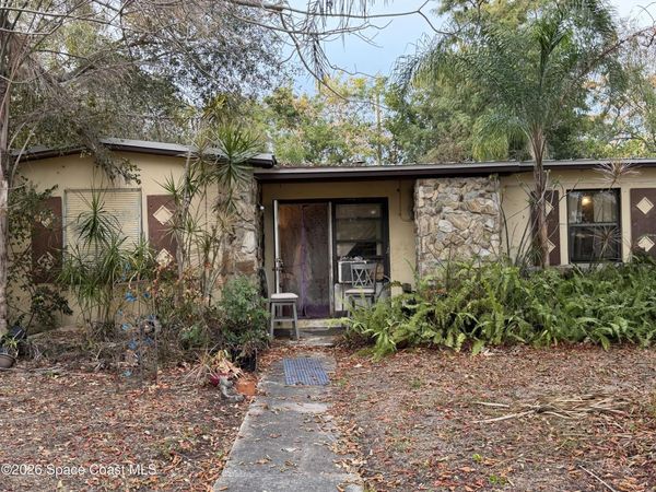 490 SE Sandia Drive , Port St. Lucie, FL 34983