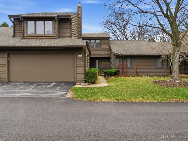 114 Elmtree Court, Unit 114, St. Charles, IL 60174