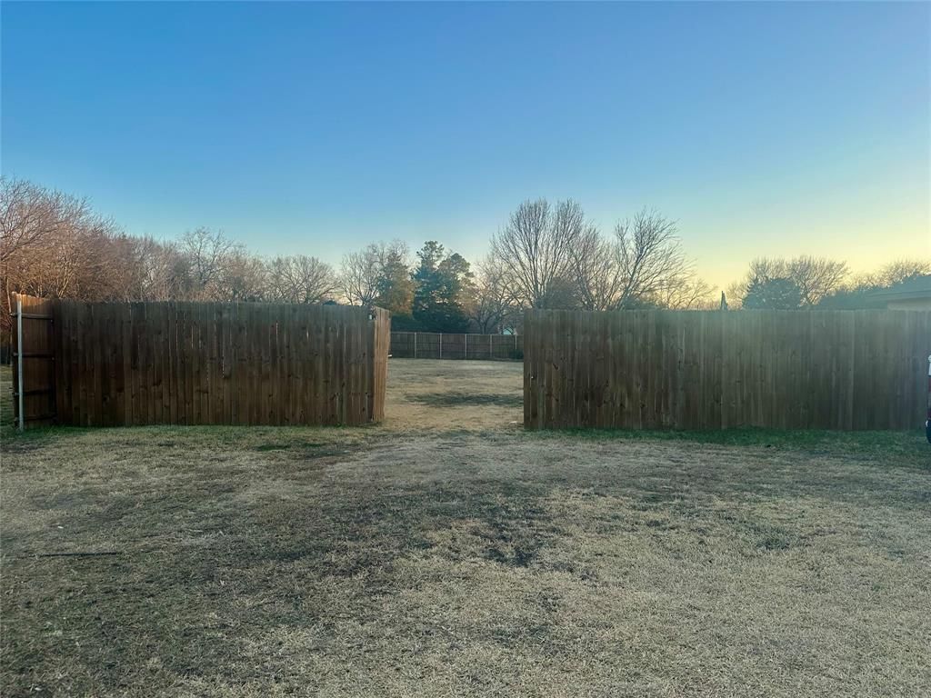 700 W College Street, Mesquite, TX 75149 Main Photo