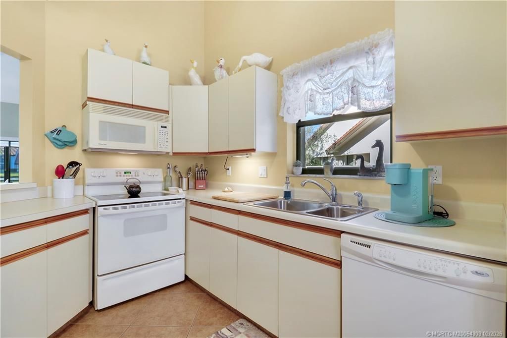 6030 SE Martinique Drive, Unit 104, Stuart, FL 34997 Photo