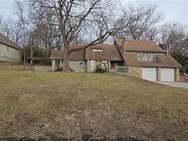 16015 Meadow Lane, Stilwell, KS 66085