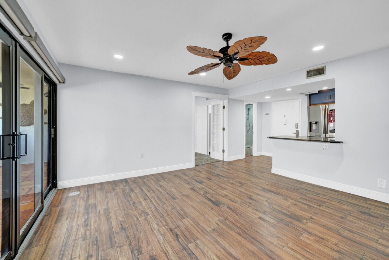 330 SE 20th Avenue, Unit 314, Deerfield Beach, FL 33441 Photo