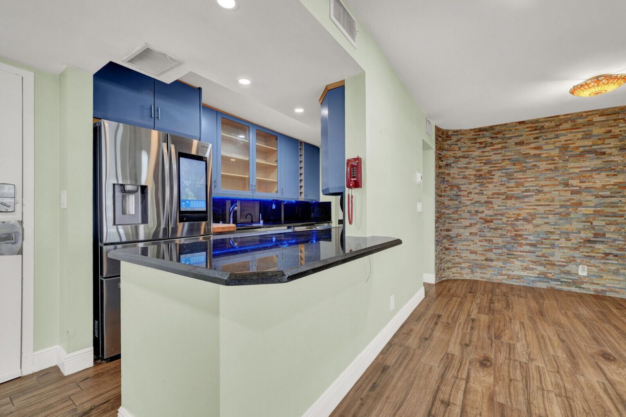 330 SE 20th Avenue, Unit 314, Deerfield Beach, FL 33441 Photo