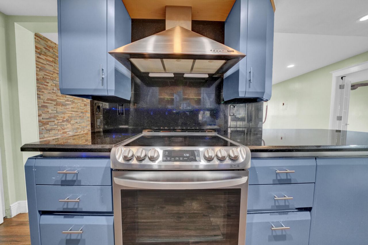 330 SE 20th Avenue, Unit 314, Deerfield Beach, FL 33441 Photo