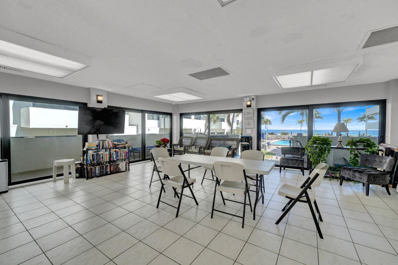 330 SE 20th Avenue, Unit 314, Deerfield Beach, FL 33441 Photo