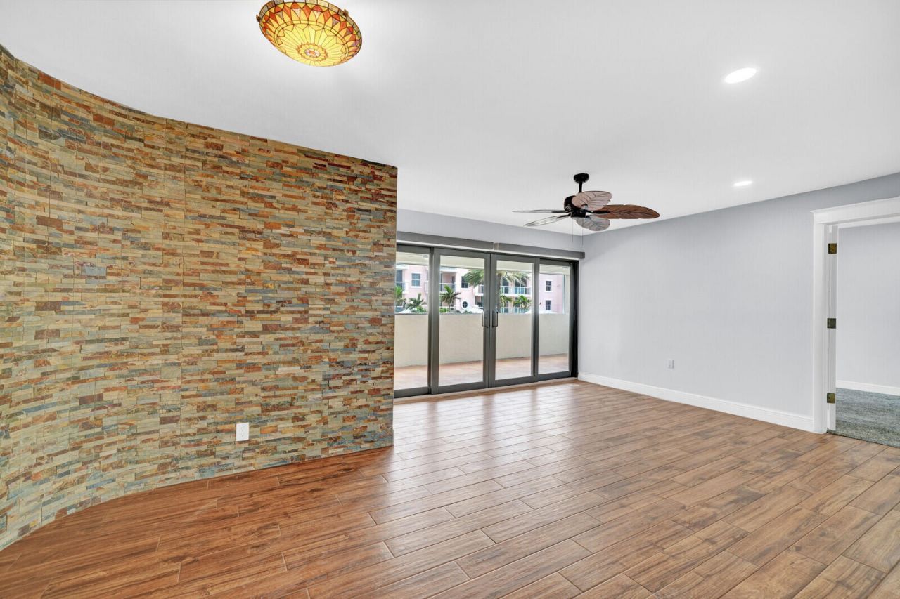 330 SE 20th Avenue, Unit 314, Deerfield Beach, FL 33441 Photo