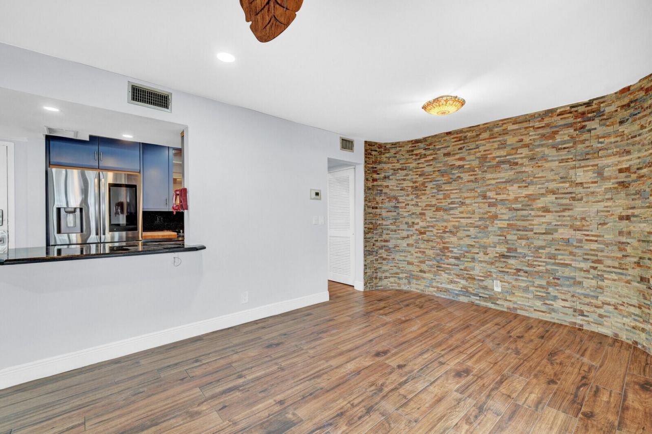 330 SE 20th Avenue, Unit 314, Deerfield Beach, FL 33441 Photo