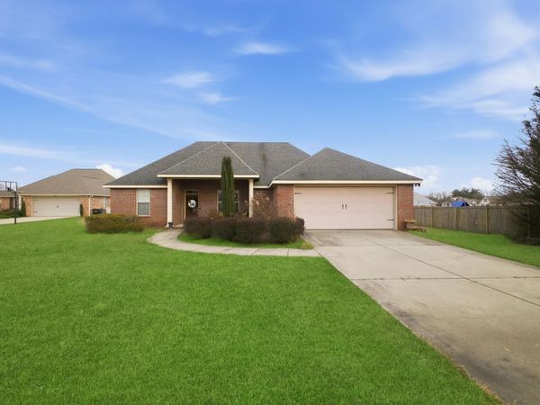15 Stonemore, Petal, MS 39465