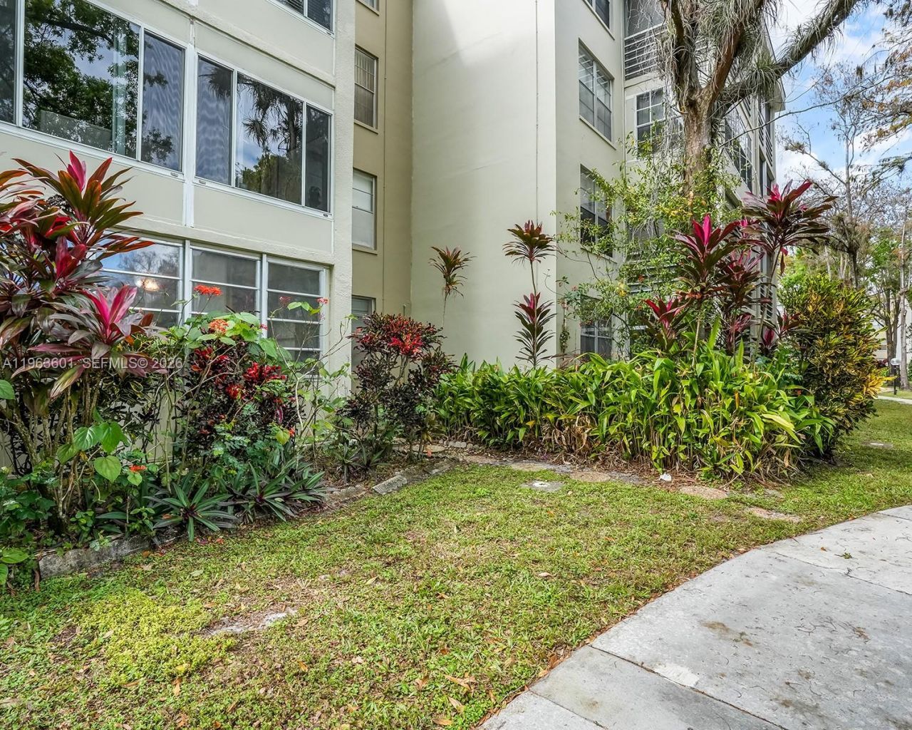 2900 NW 48th Ter, Unit 117, Lauderdale Lakes, FL 33313 Photo