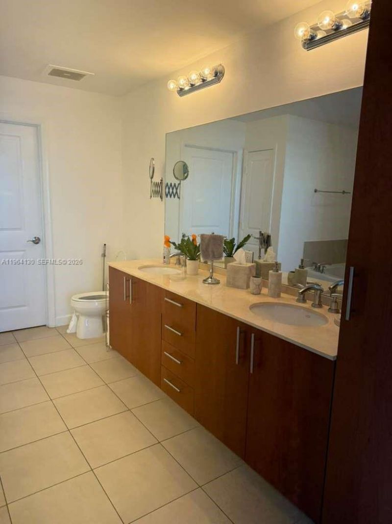 1945 S Ocean Dr , Unit 709, Hallandale Beach, FL 33009 Photo