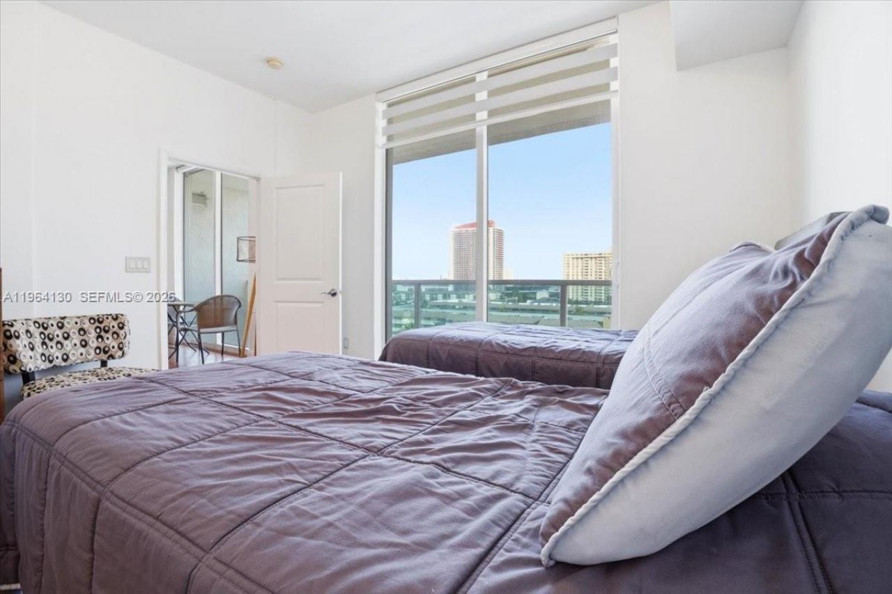 1945 S Ocean Dr, Unit 709, Hallandale Beach, FL 33009 Photo