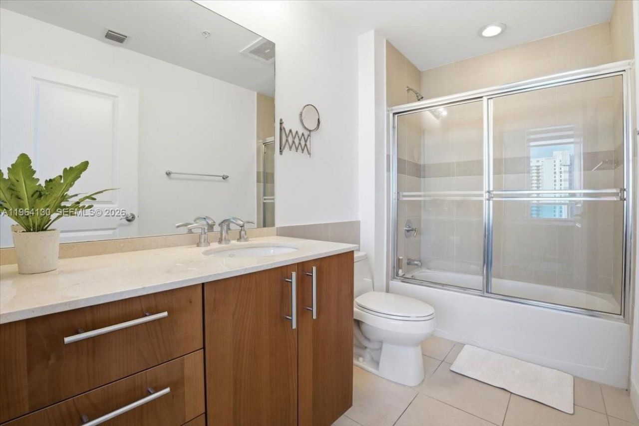 1945 S Ocean Dr, Unit 709, Hallandale Beach, FL 33009 Photo