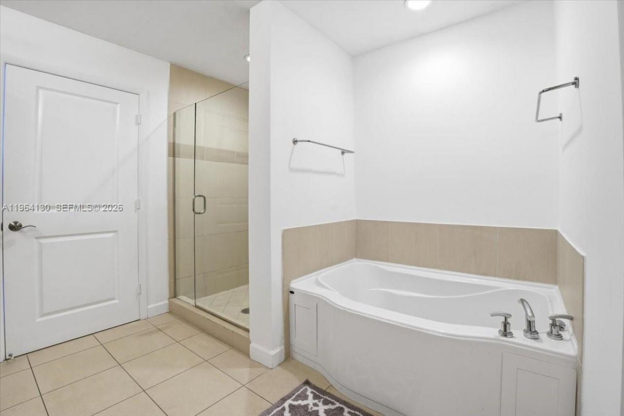 1945 S Ocean Dr, Unit 709, Hallandale Beach, FL 33009 Photo