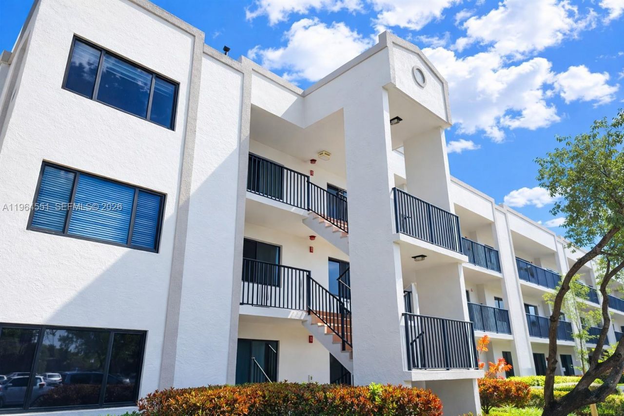 10722 W Clairmont Cir, Unit 102, Tamarac, FL 33321 Photo