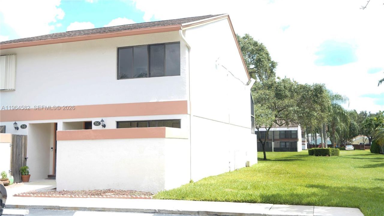 7041 SW 42nd Pl, Davie, FL 33314 Photo