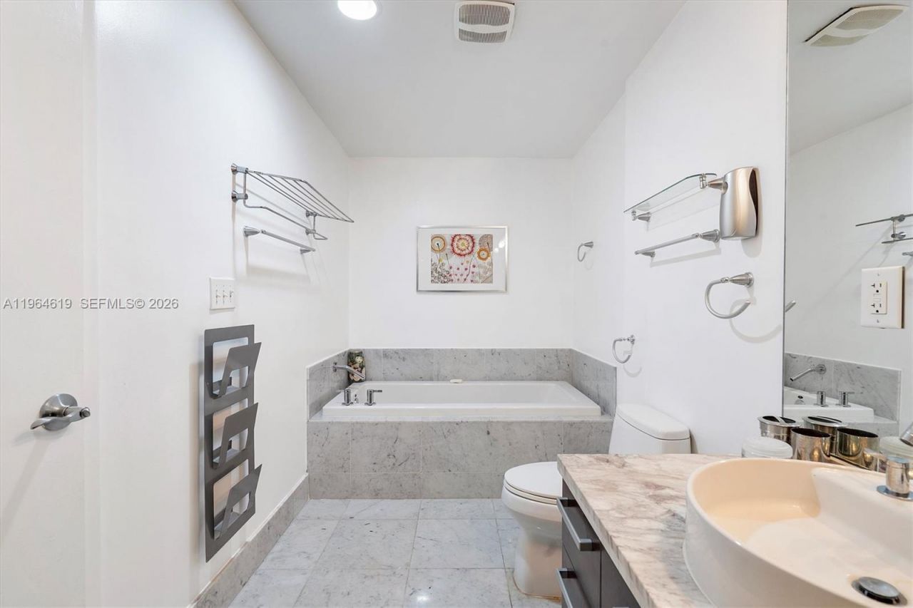 244 Biscayne Blvd, Unit 1906, Miami, FL 33132 Photo