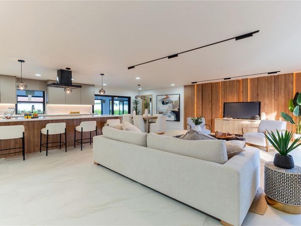 2415 NE 35th Dr, Fort Lauderdale, FL 33308