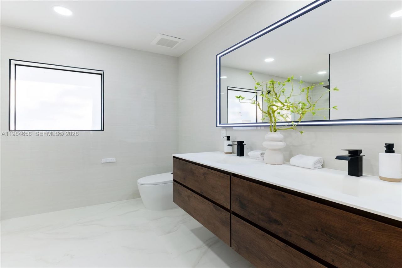 2415 NE 35th Dr, Fort Lauderdale, FL 33308 Photo