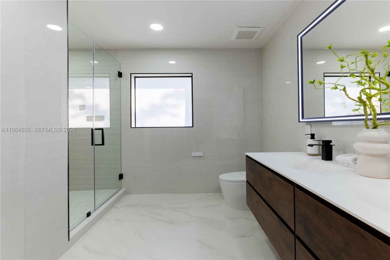 2415 NE 35th Dr, Fort Lauderdale, FL 33308 Photo