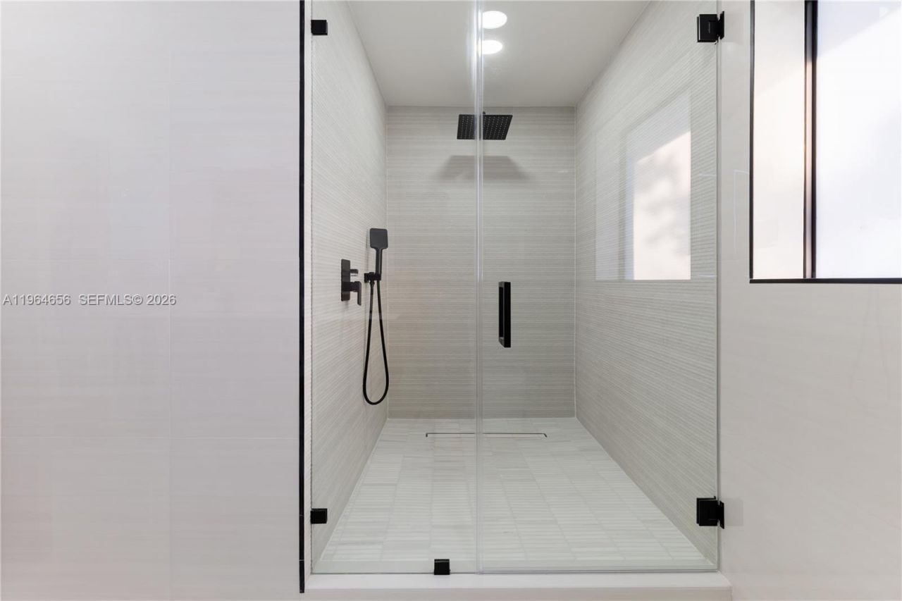 2415 NE 35th Dr, Fort Lauderdale, FL 33308 Photo