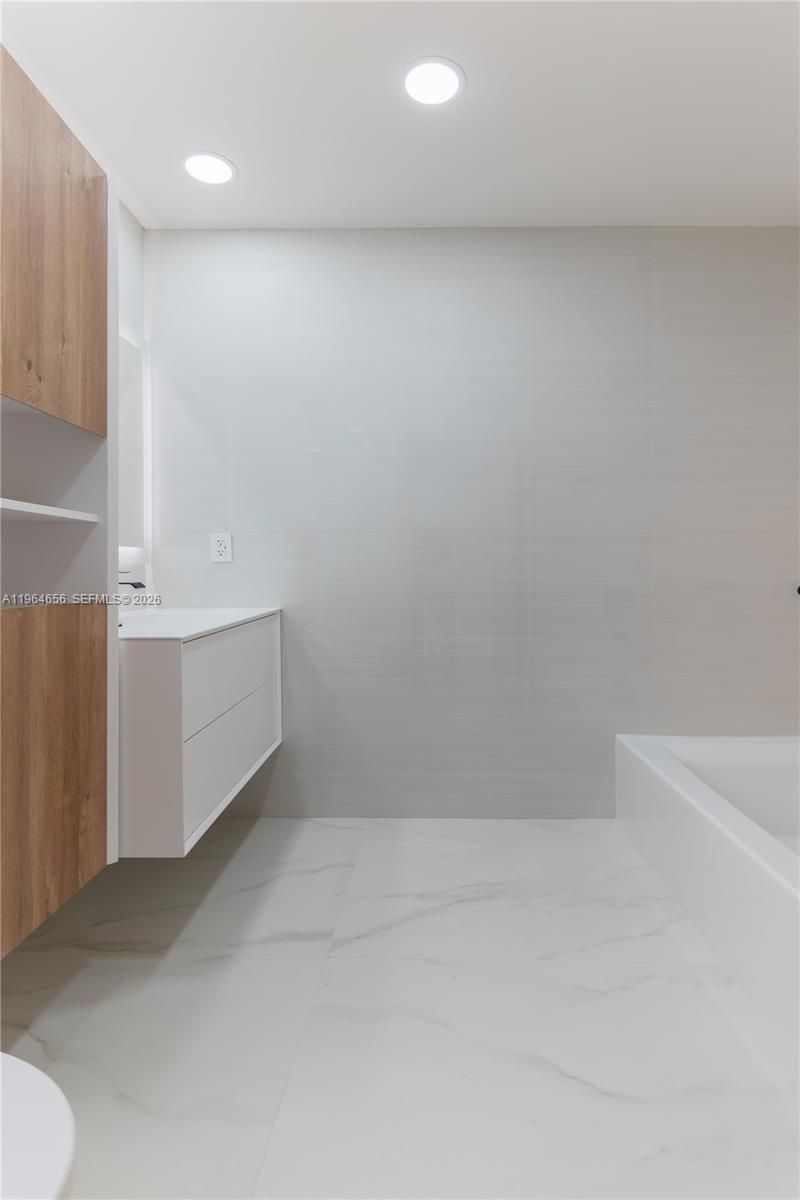 2415 NE 35th Dr, Fort Lauderdale, FL 33308 Photo