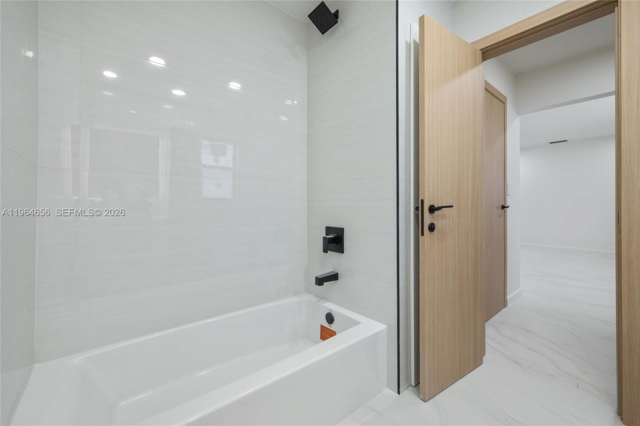 2415 NE 35th Dr, Fort Lauderdale, FL 33308 Photo